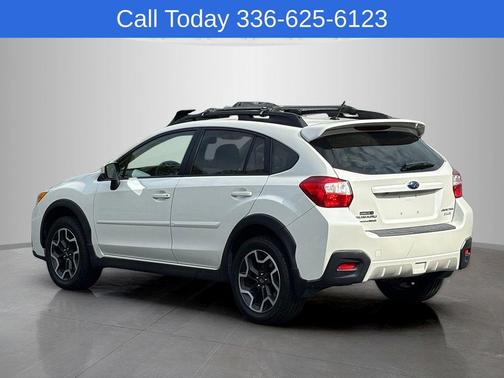Crystal White Pearl 2017 Subaru Crosstrek 2.0i Premium