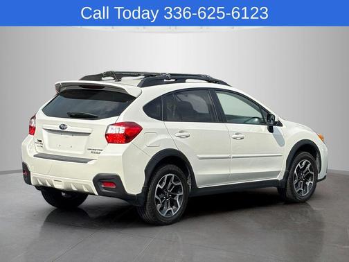 Crystal White Pearl 2017 Subaru Crosstrek 2.0i Premium