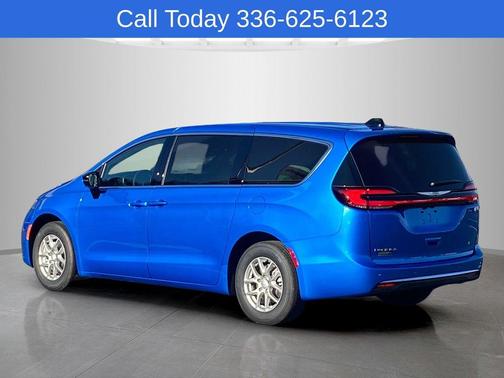 Hydro Blue Pearlcoat 2026 Chrysler Pacifica Select