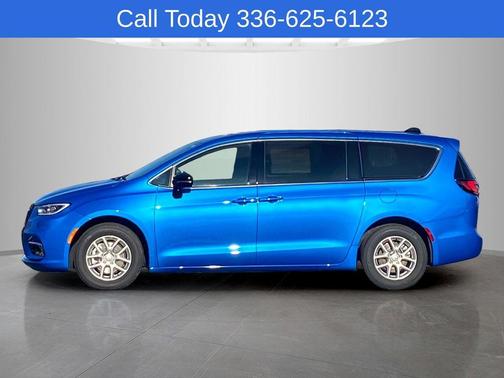 Hydro Blue Pearlcoat 2026 Chrysler Pacifica Select