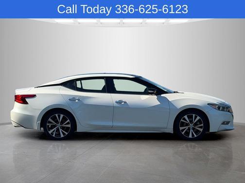 White 2017 Nissan Maxima 3.5 Platinum