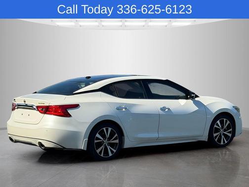 White 2017 Nissan Maxima 3.5 Platinum