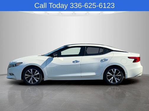 White 2017 Nissan Maxima 3.5 Platinum