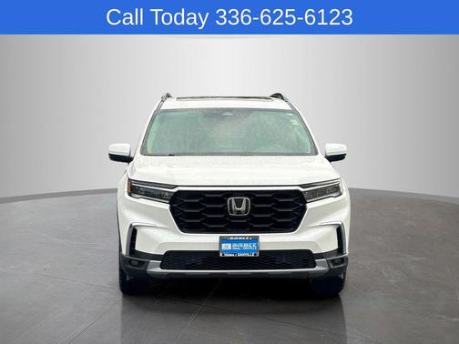 White 2023 Honda Pilot Touring