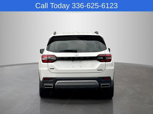 White 2023 Honda Pilot Touring