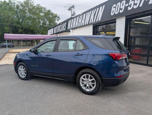 Blue Glow Metallic 2022 Chevrolet Equinox LS