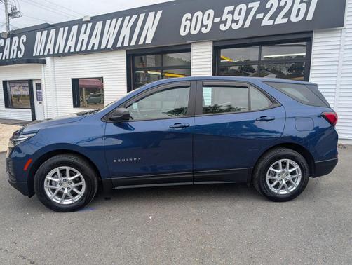 Blue Glow Metallic 2022 Chevrolet Equinox LS