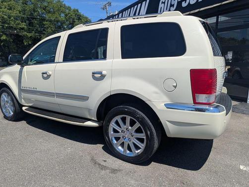 White 2008 Chrysler Aspen Limited Sport Utility 4D
