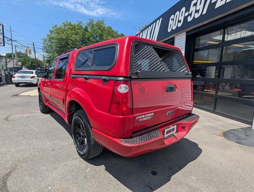 Red 2005 Ford Explorer Sport Trac XLT