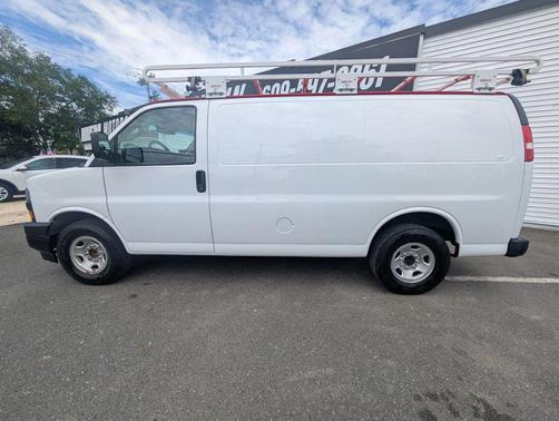 Summit White 2022 Chevrolet Express 2500 LT
