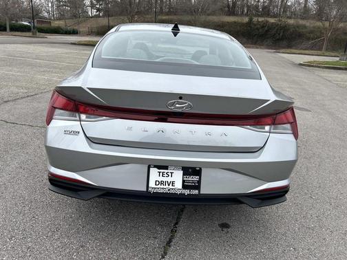 2022 Hyundai ELANTRA SEL