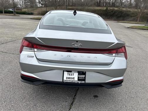 2022 Hyundai ELANTRA SEL