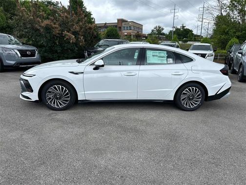 2025 Hyundai SONATA Hybrid SEL