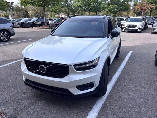 2019 Volvo XC40 T4 R-Design