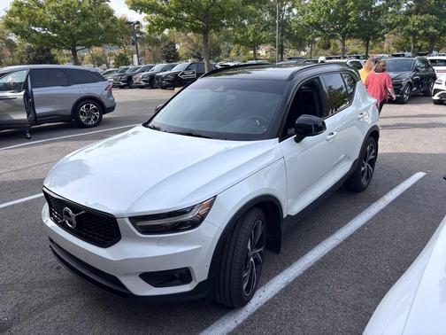 2019 Volvo XC40 T4 R-Design