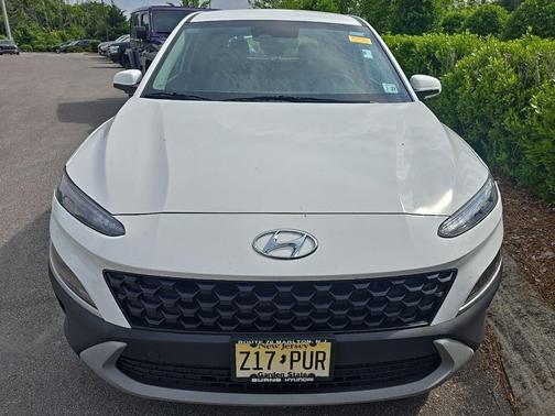 Lunar White 2022 Hyundai KONA SE