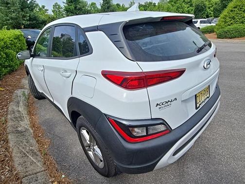 Lunar White 2022 Hyundai KONA SE