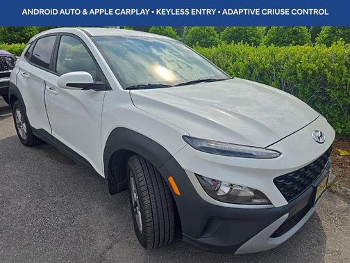 Lunar White 2022 Hyundai KONA SE