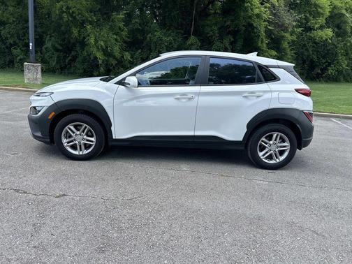 Lunar White 2022 Hyundai KONA SE