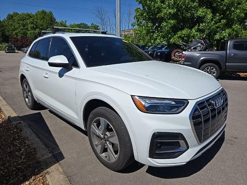 Glacier White Metallic 2023 Audi Q5 40 Premium Plus