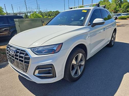 Glacier White Metallic 2023 Audi Q5 40 Premium Plus