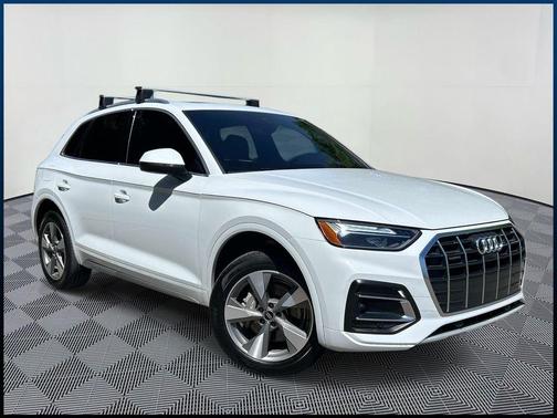 Glacier White Metallic 2023 Audi Q5 40 Premium Plus