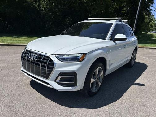 Glacier White Metallic 2023 Audi Q5 40 Premium Plus