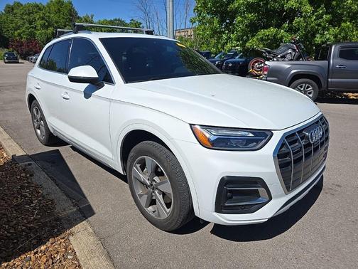 Glacier White Metallic 2023 Audi Q5 40 Premium Plus