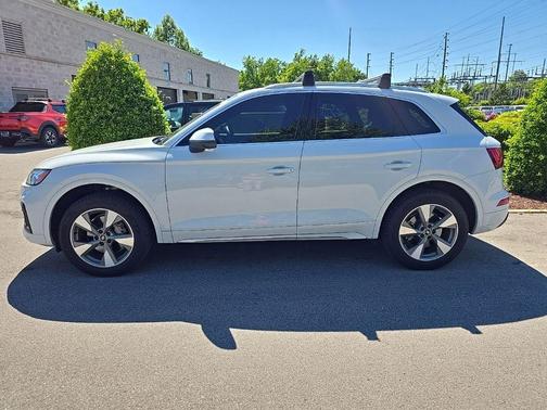 Glacier White Metallic 2023 Audi Q5 40 Premium Plus