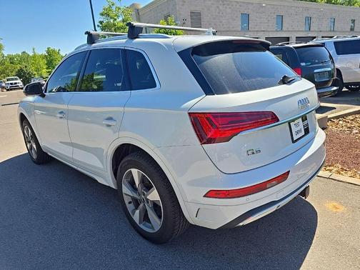 Glacier White Metallic 2023 Audi Q5 40 Premium Plus