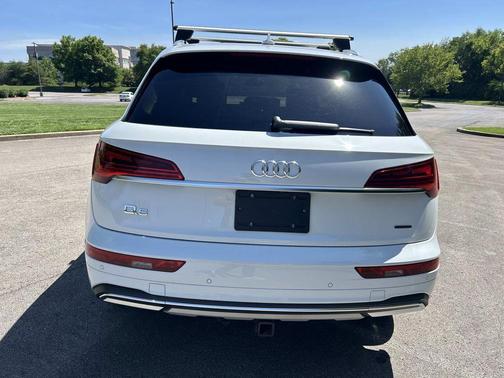 Glacier White Metallic 2023 Audi Q5 40 Premium Plus