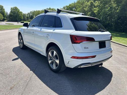 Glacier White Metallic 2023 Audi Q5 40 Premium Plus