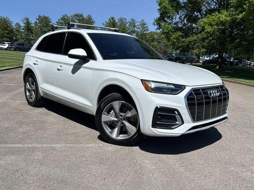 Glacier White Metallic 2023 Audi Q5 40 Premium Plus