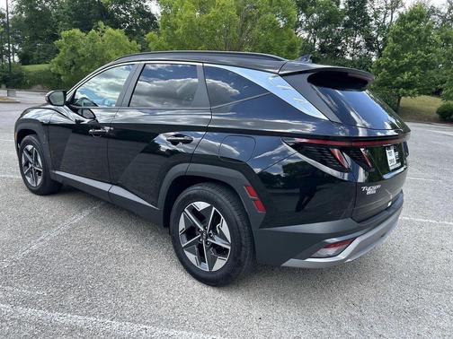 Phantom Black 2025 Hyundai TUCSON SEL Convenience