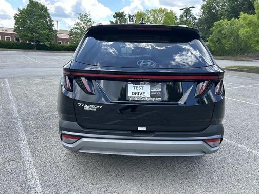 Phantom Black 2025 Hyundai TUCSON SEL Convenience