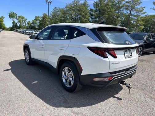 White Pearl 2023 Hyundai TUCSON SE