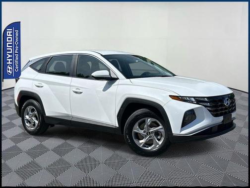 White Pearl 2023 Hyundai TUCSON SE