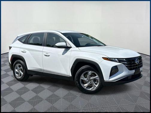 White Pearl 2023 Hyundai TUCSON SE