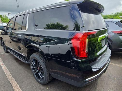 Onyx Black 2023 GMC Yukon XL SLT