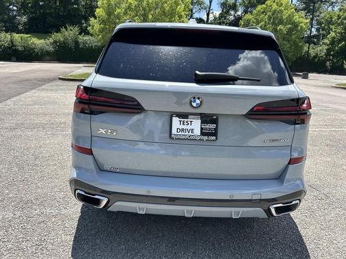 Brooklyn Gray Metallic 2024 BMW X5 sDrive40i