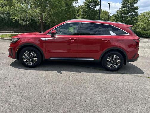 Red 2022 Kia Sorento Hybrid S
