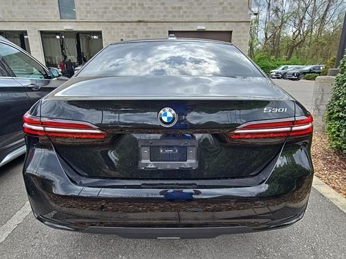 Black Sapphire Metallic 2024 BMW 530 i