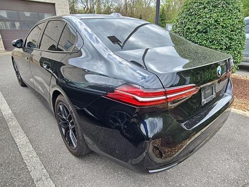 Black Sapphire Metallic 2024 BMW 530 i