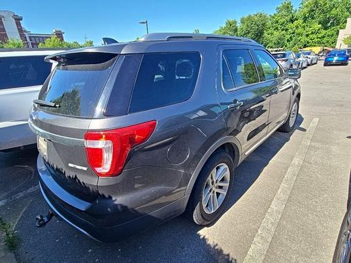 Magnetic 2016 Ford Explorer XLT