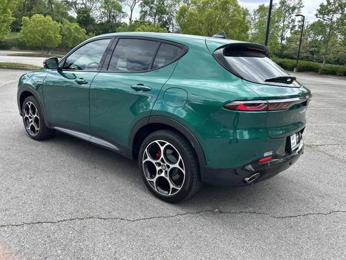 Verde 2024 Alfa Romeo Tonale Veloce