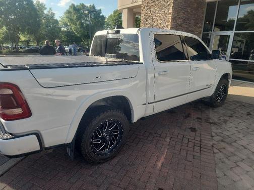 Bright White Clearcoat 2024 RAM 1500 Limited