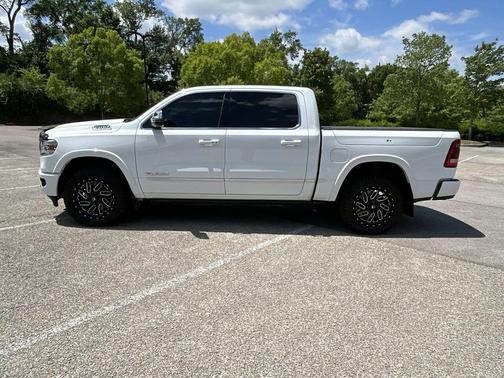 Bright White Clearcoat 2024 RAM 1500 Limited