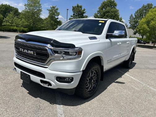 Bright White Clearcoat 2024 RAM 1500 Limited