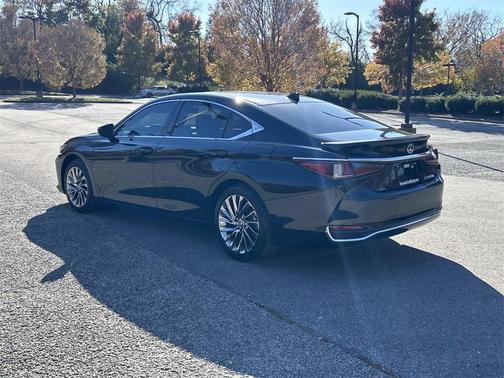 2025 Lexus ES 300h Ultra Luxury