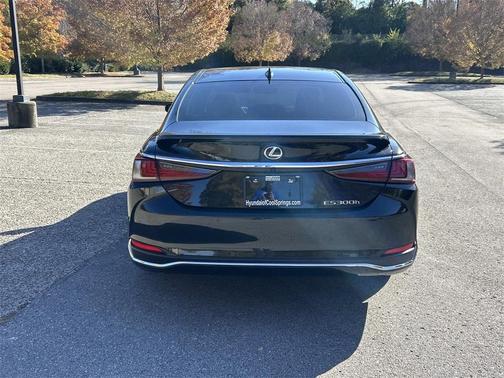 2025 Lexus ES 300h Ultra Luxury